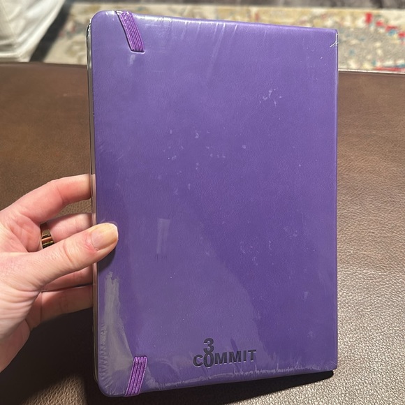 2024 Commit30 goal planner (Sunday start) - Unopened - Picture 2 of 3